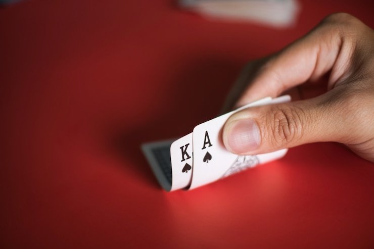 মোবাইলে টেবিল গেমস গাইড পড়ার দৃশ্য